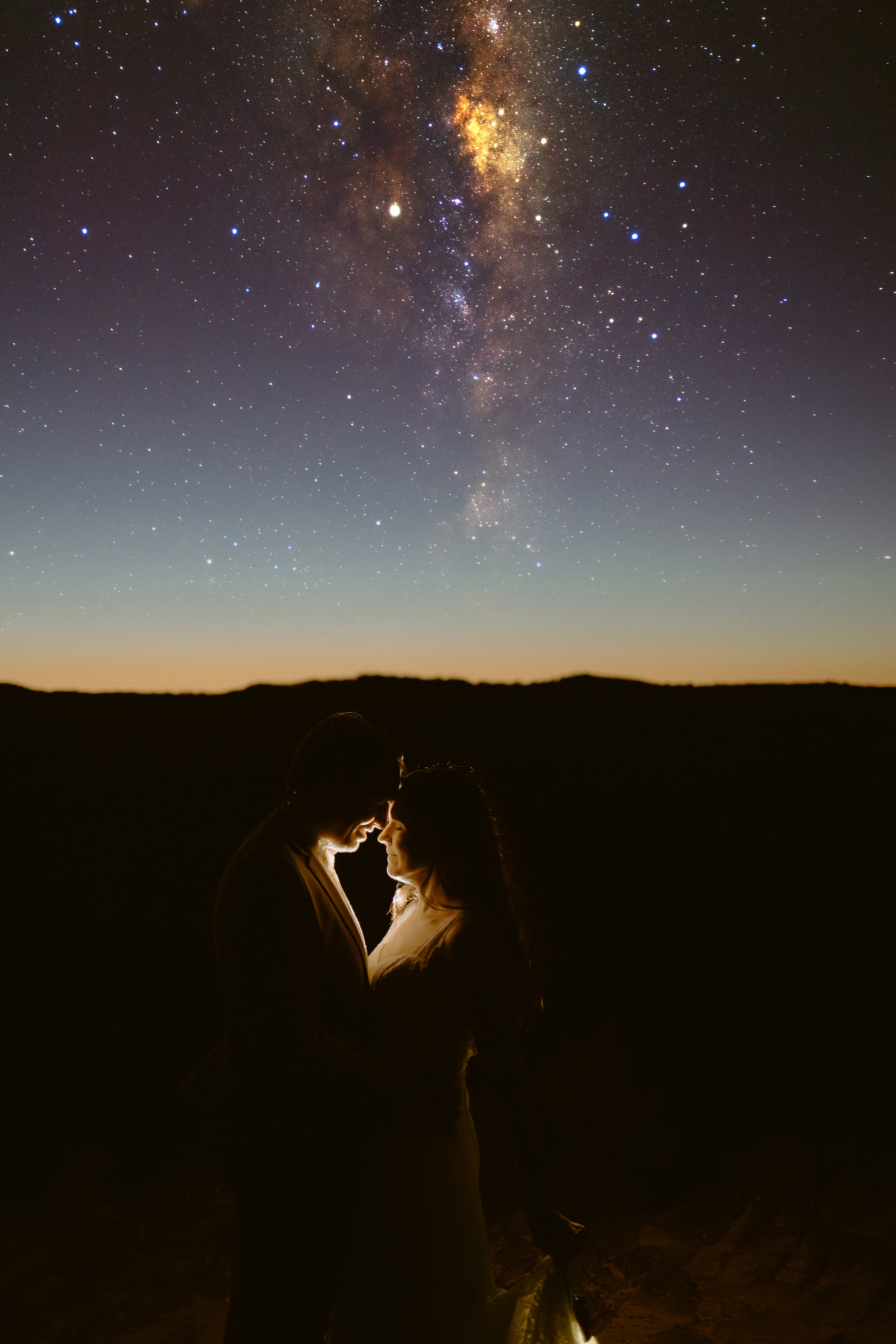 couple elope at hanging rock blue mountains
